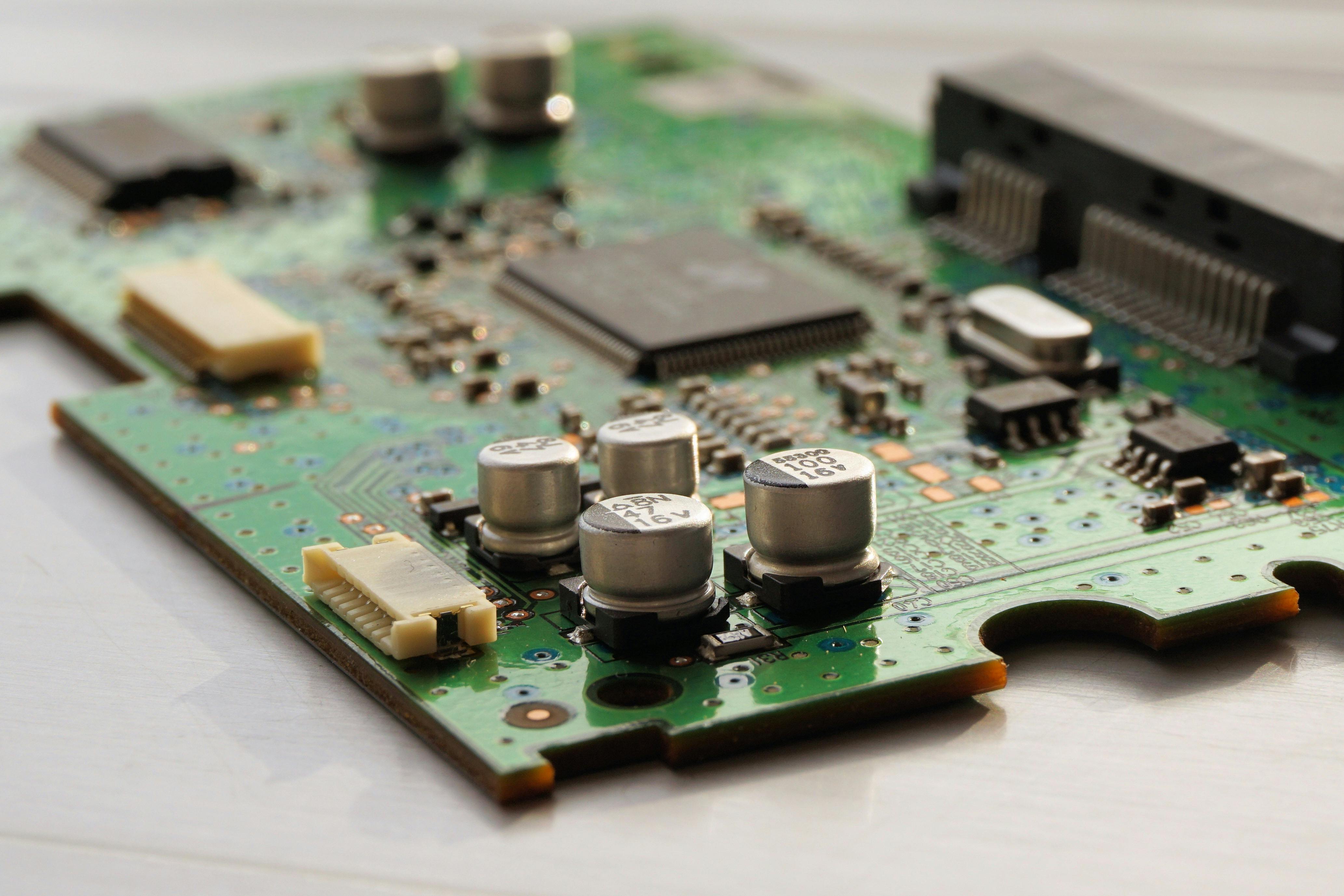 What Do Analysts Say About Lam Research (LRCX)’s Earnings Outlook?